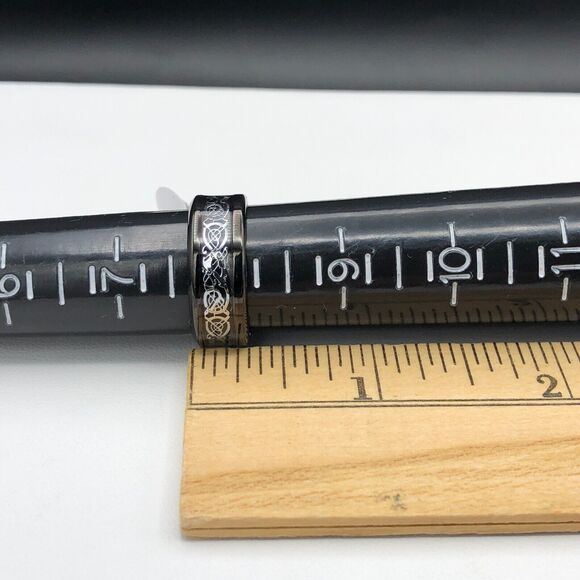 Unisex Tribal Ring Size 8 Black Resin Silver Tone Filigree Inlay 0.25" Band - Picture 4 of 5